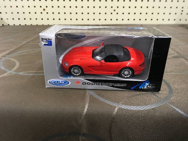 lot 208 image: DIECAST 2003 DODGE VIPER