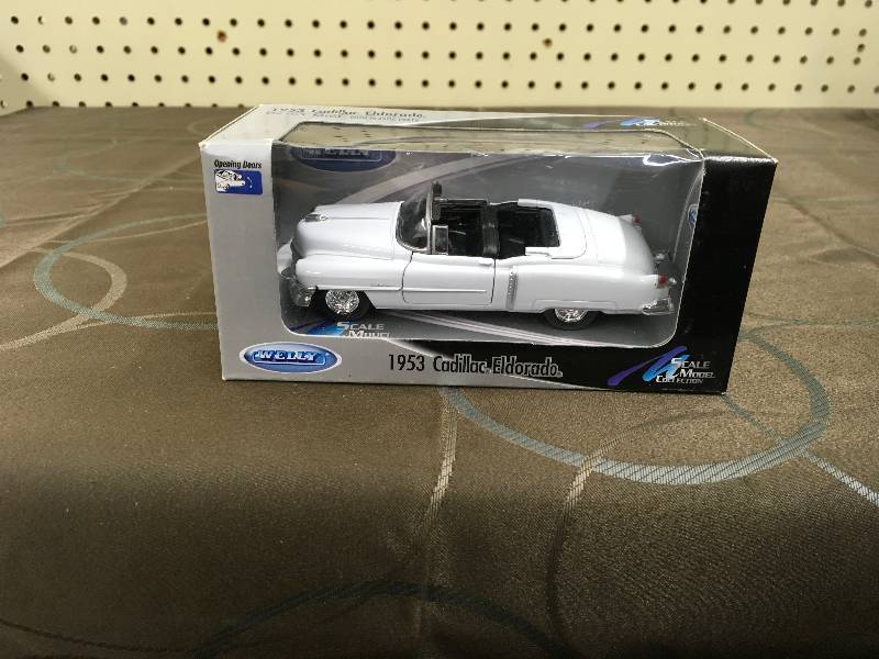 lot 210 image: DIECAST 1953 CADILLAC ELDORADO
