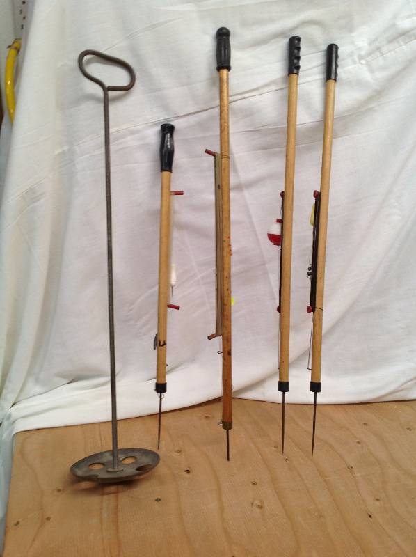 lot 9 image: Ice Fishing Poles