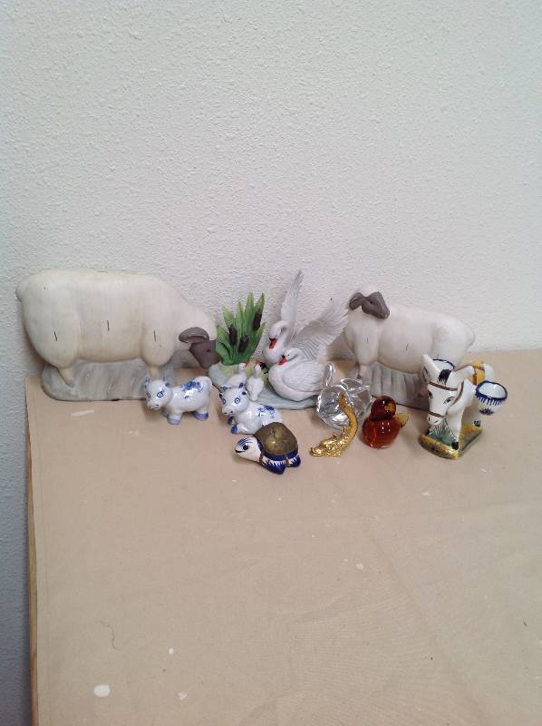 lot 49 image: Assorted animal figurines