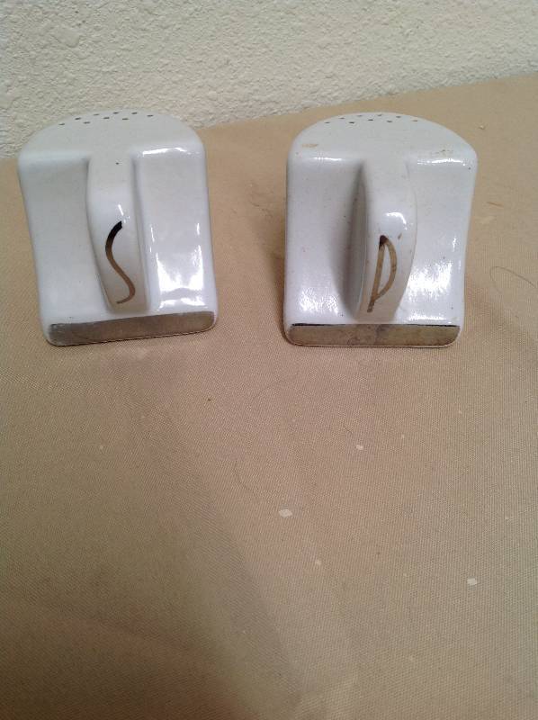 lot 52 image: Vintage Not sure what they are salt and pepper shakers