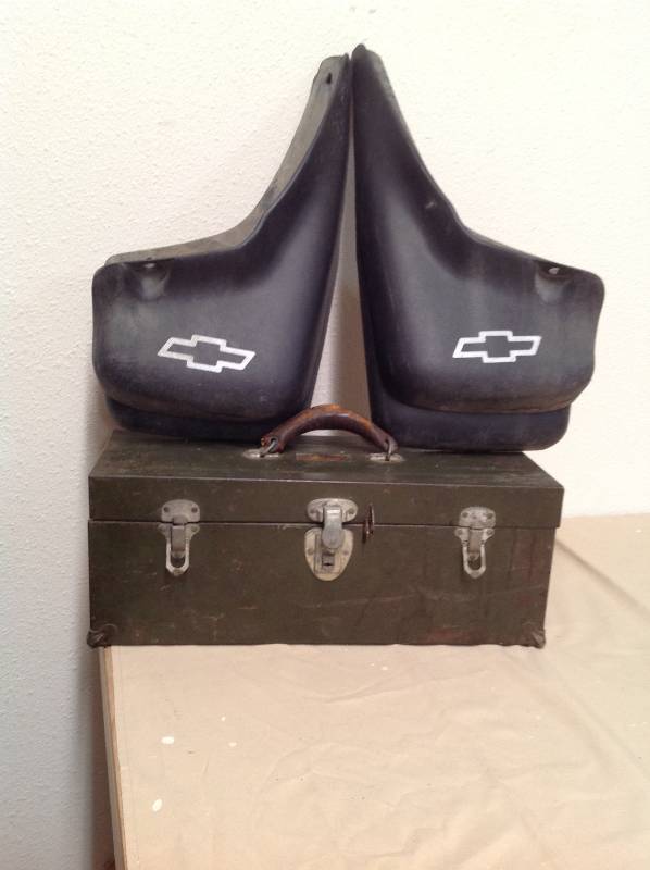 lot 65 image: Vintage metal tool box and 4 Plastic cheve mud flaps
