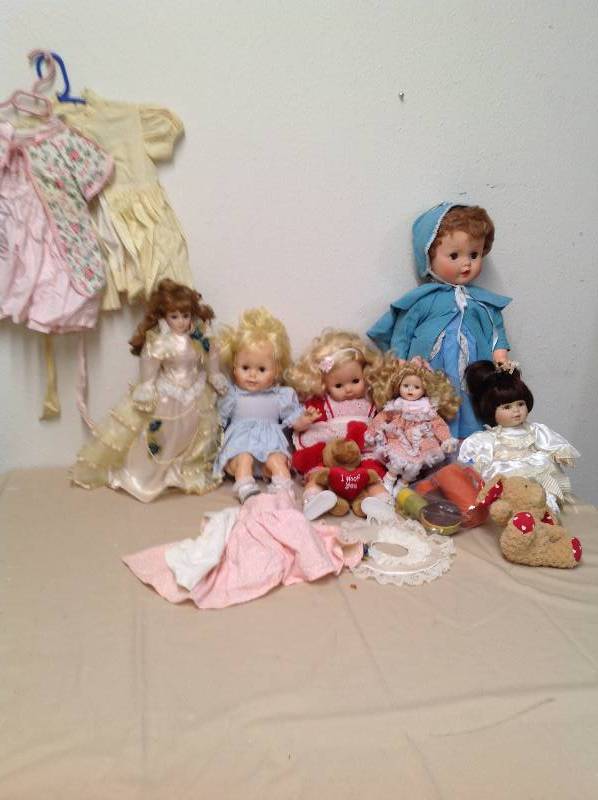 lot 84 image: 6 Dolls, 2 stuffed animals some doll cloths and kitchen items for dolls