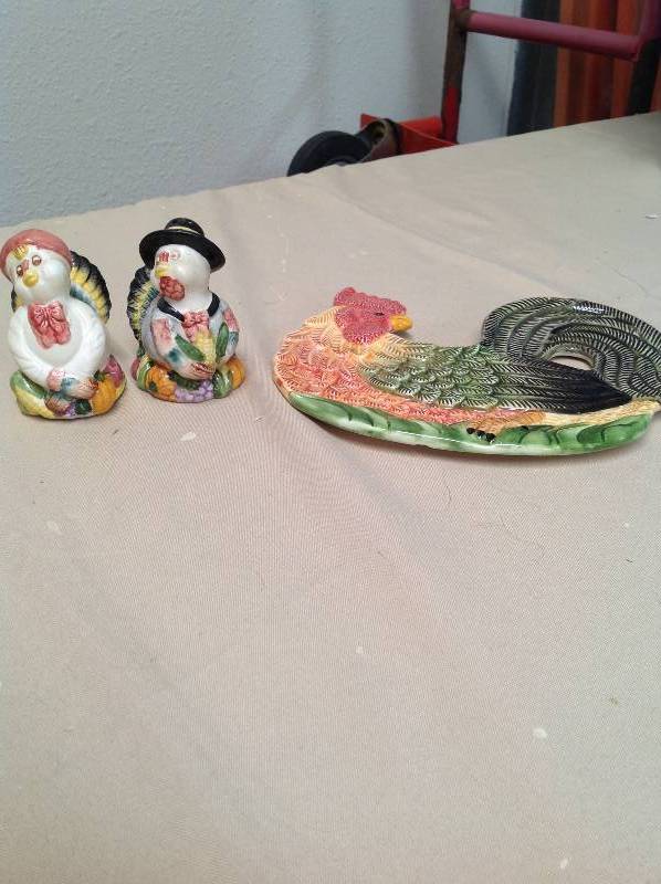 lot 88 image: Two Turkey Salt and Pepper Shaker, and Rooster