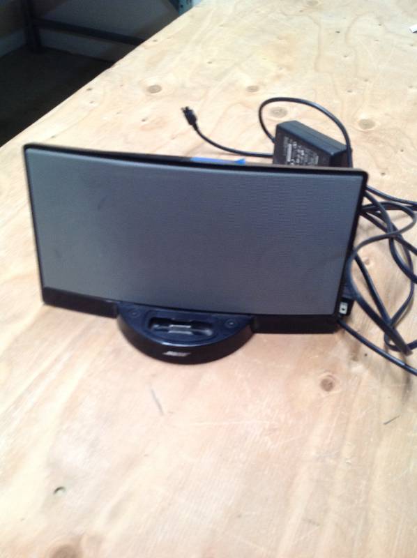 lot 25 image: Bose  Ipod  Iphone Sound System