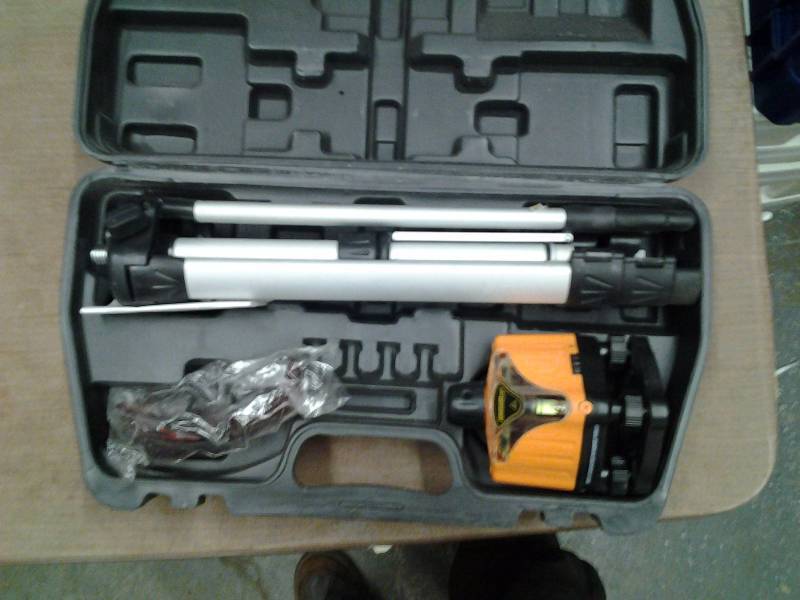 Johnson Manual Leveling Rotary Laser Level Kit (Like New)