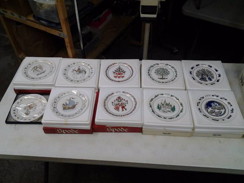 Lot Of 10 Spode Christmas Collector Plates 1970-1979