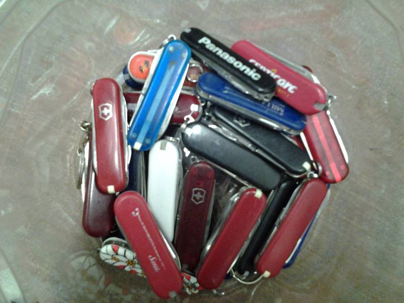 25-Pocket Knives With  Advertisements