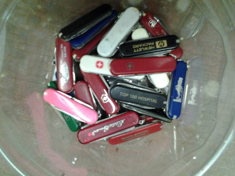 25-Pocket Knives With  Advertisements