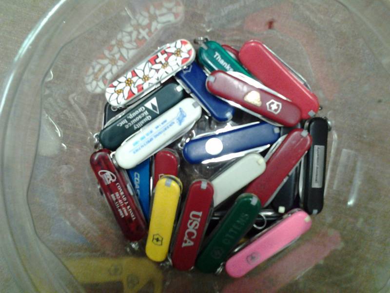 25-Pocket Knives With  Advertisements