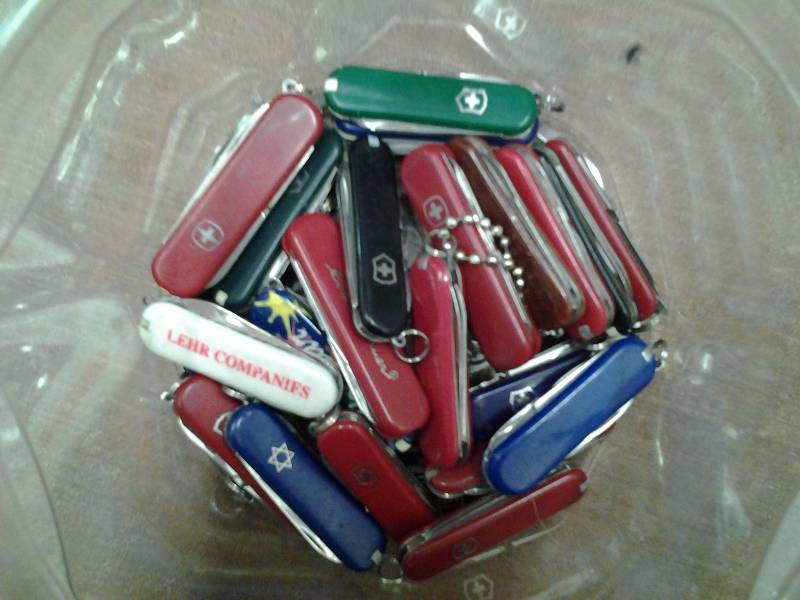 25-Pocket Knives With  Advertisements