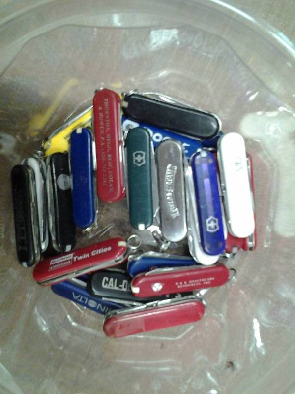 25-Pocket Knives With  Advertisements