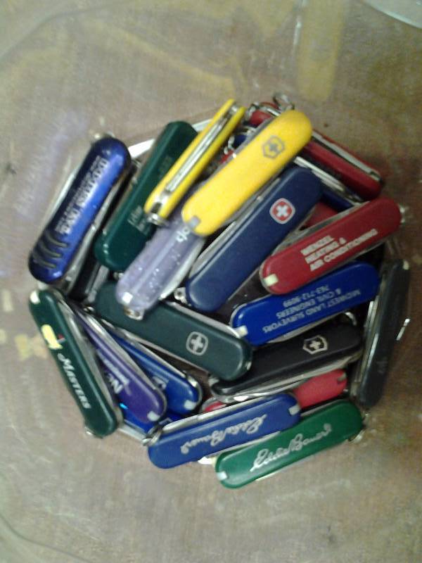 25-Pocket Knives With  Advertisements