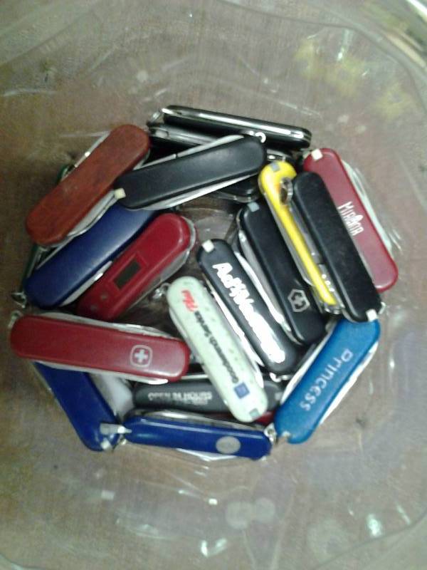 25-Pocket Knives With  Advertisements