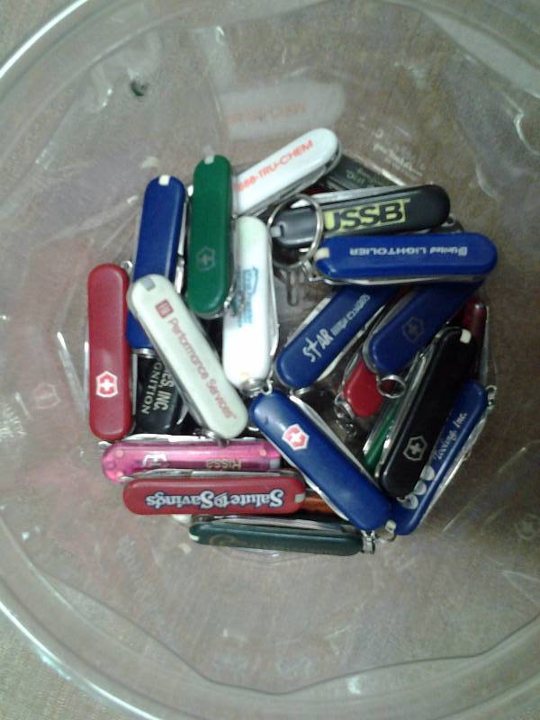25-Pocket Knives With  Advertisements