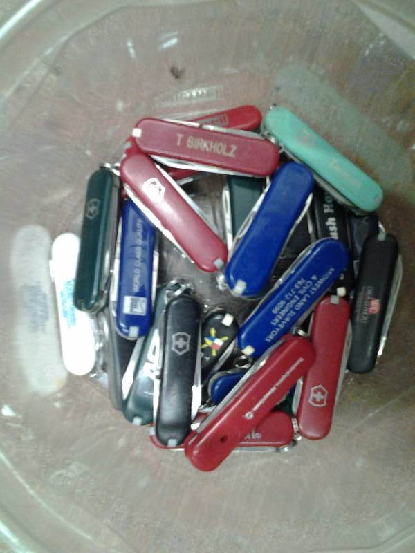 25-Pocket Knives With  Advertisements