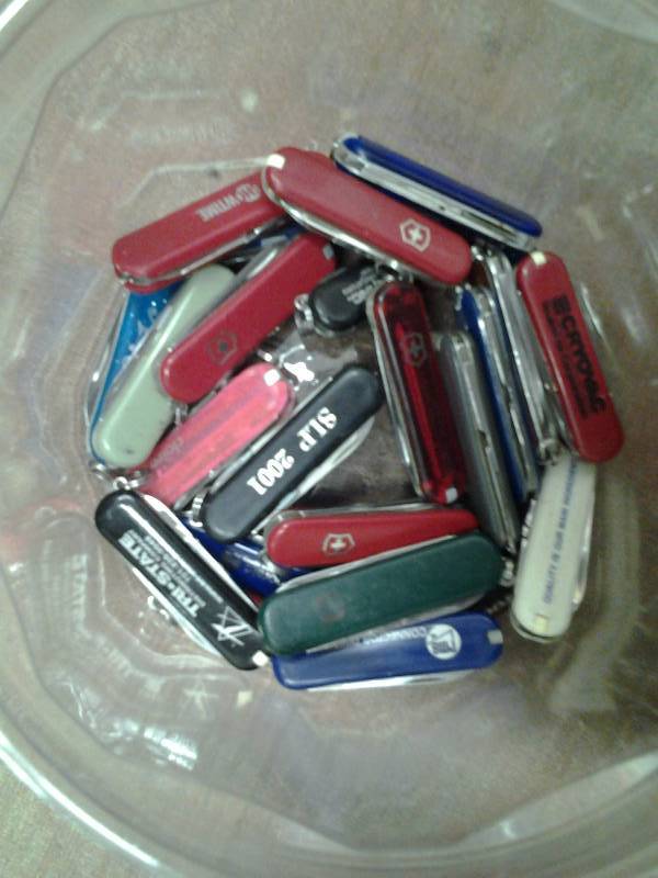 25-Pocket Knives With  Advertisements