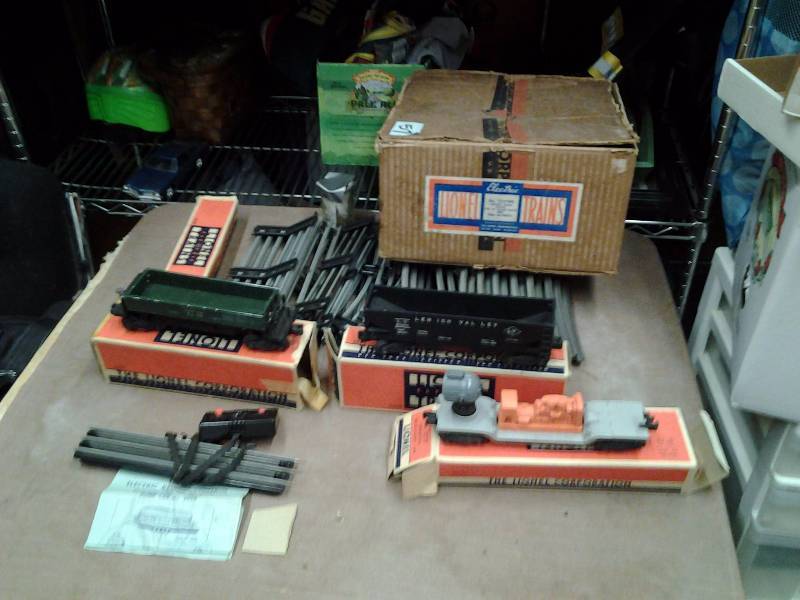 Vintage Lionel Electric Train & Track Set O-Gauge