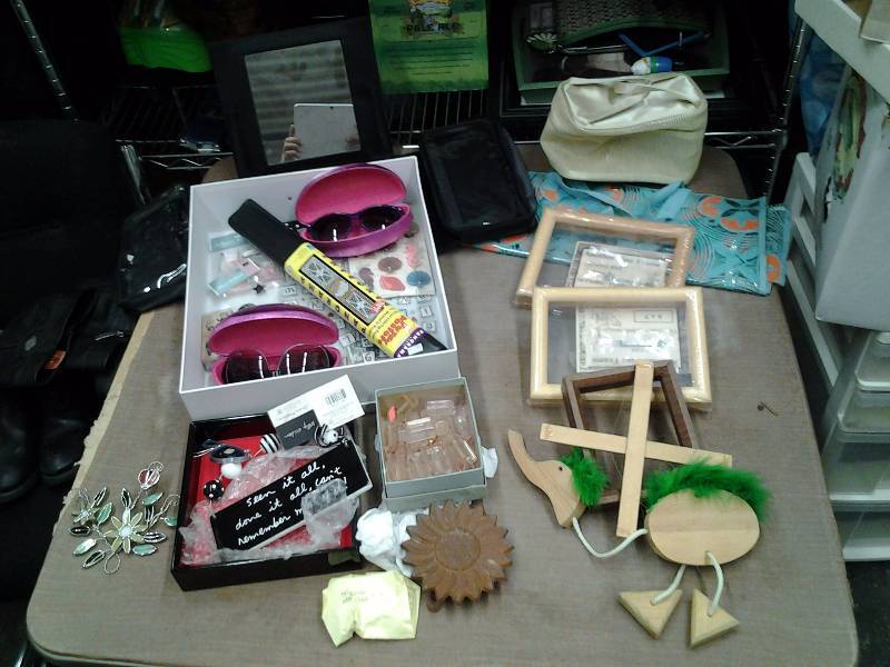 2-Pair Betsy Johnson Sun Glasses With Cases, Scrap Booking Accessories, Gifts, Decor, Cosmetic Bags