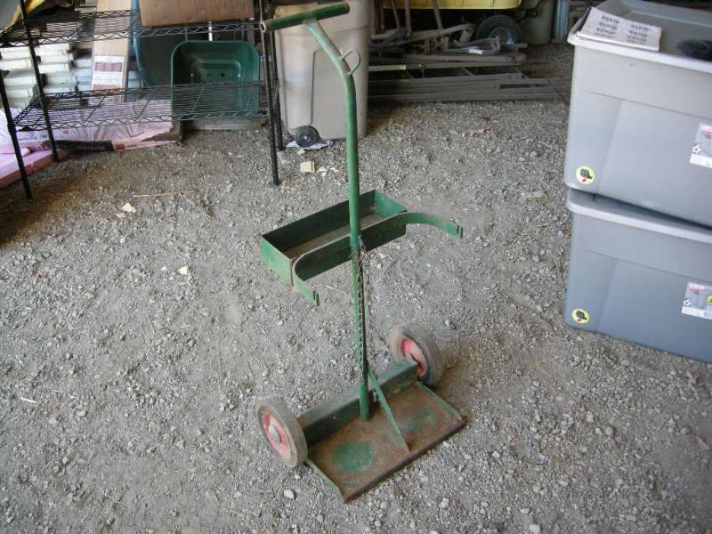 lot 22 image: Welding Tanks Cart