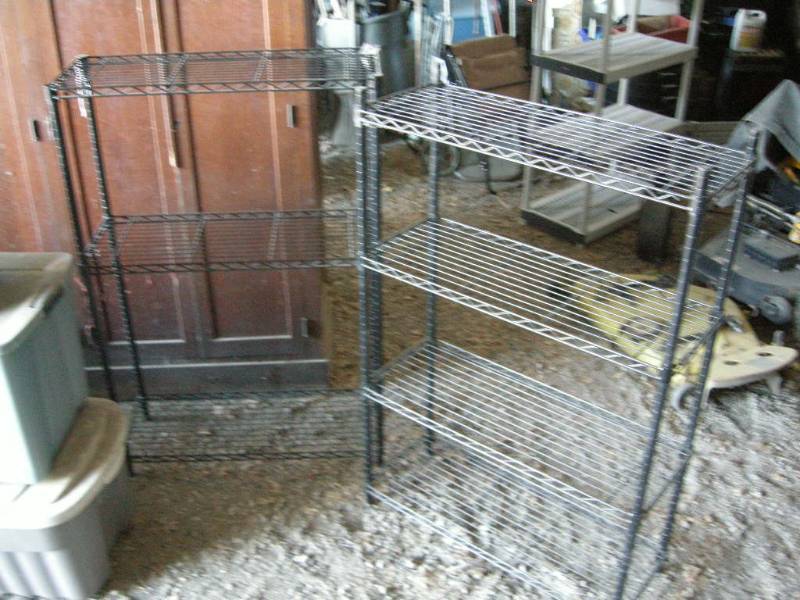 lot 25 image: 2 Wire Shelves