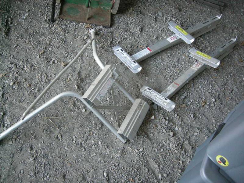 lot 27 image: Werner Ladder Jacks and Stabilizer
