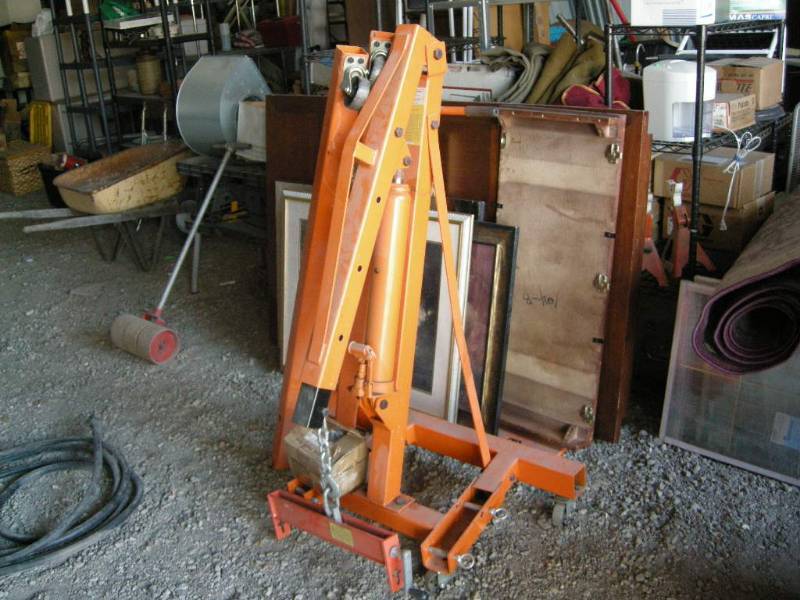 lot 29 image: 2 Ton Hydraulic Engine Hoist