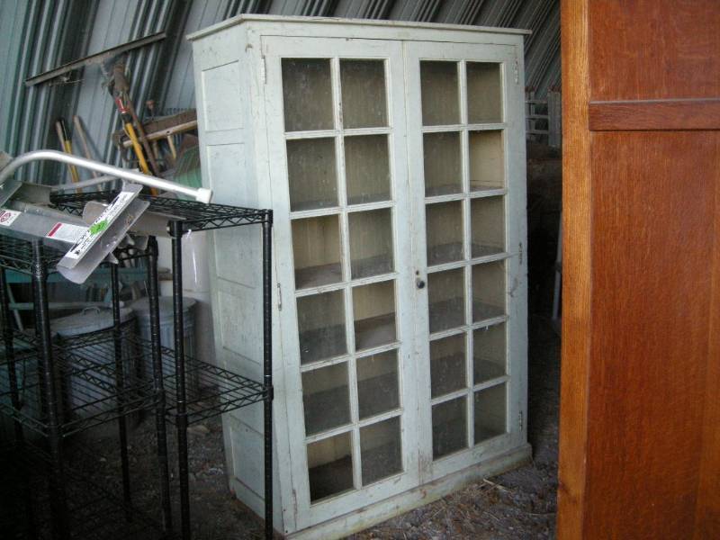 lot 12 image: Antique Cabinet