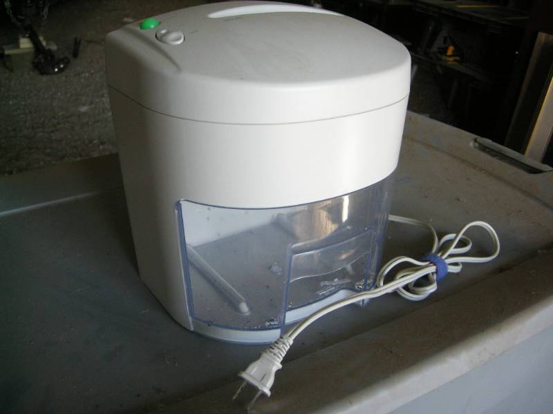 lot 40 image: CDDVD shredder
