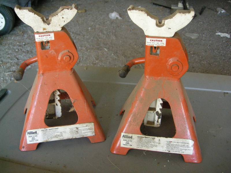 lot 46 image: Allied 3 Ton Jack Stands