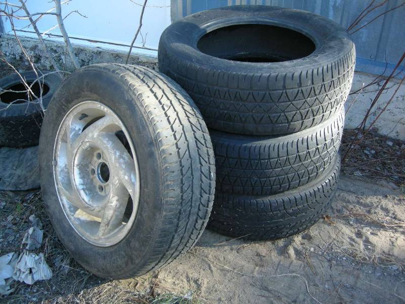 lot 67 image: 4 Goodyear 22560R16 Tires