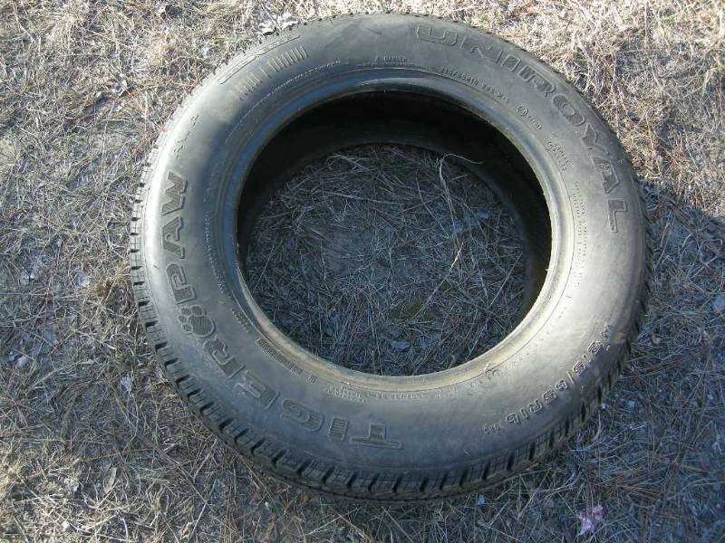lot 68 image: UniRoyal Tiger Paw 21565R16 Tire