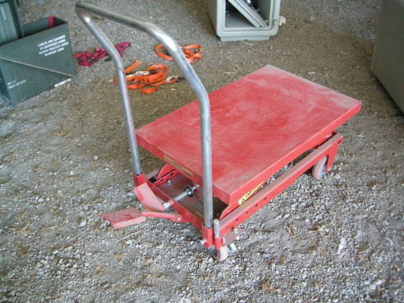 lot 70 image: Champion Hydraulic Lift Cart