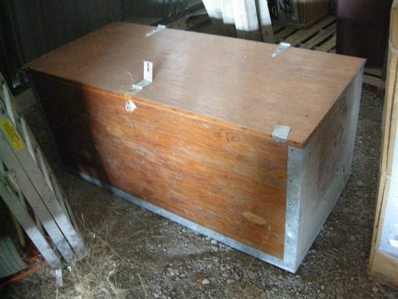 lot 87 image: Large Storage Box