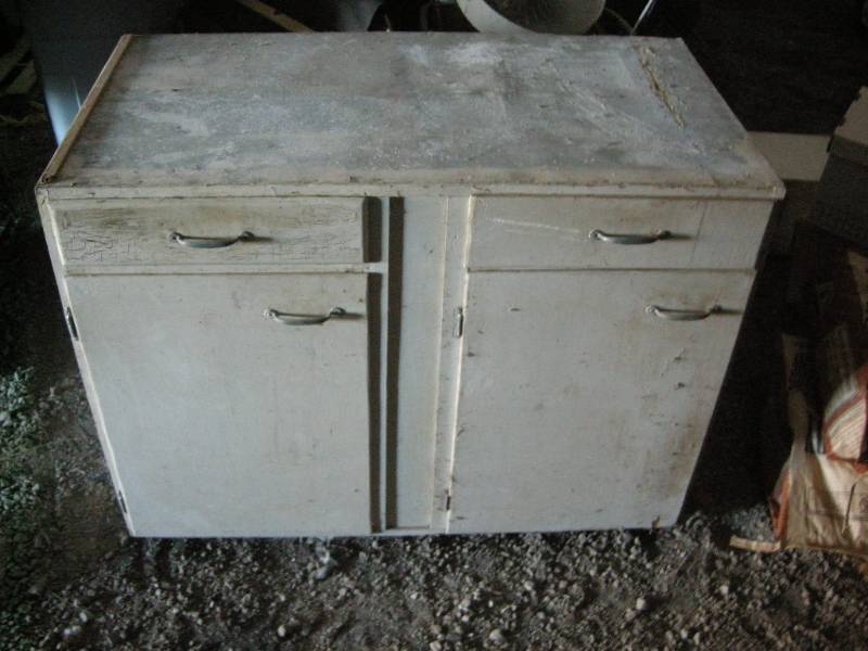 lot 89 image: Shop Cabinet