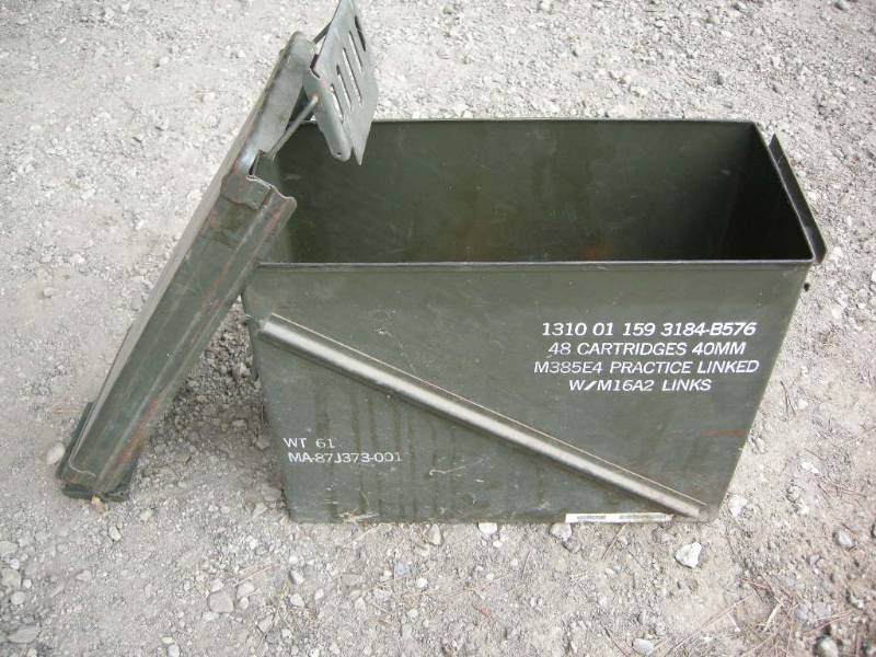 lot 93 image: 40mm Ammo Box and Ratchet Straps