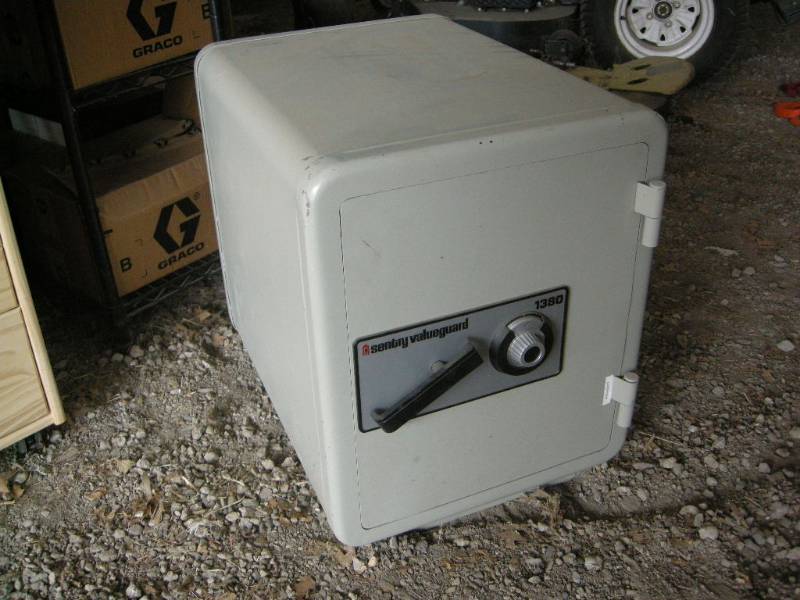 lot 94 image: Sentry Valueguard Safe