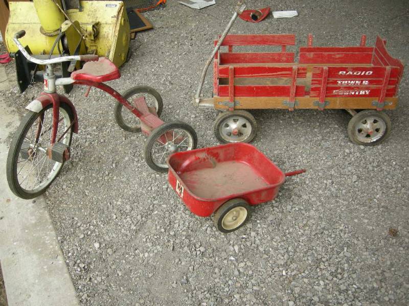 lot 115 image: Vintage Tricycle - Wagons