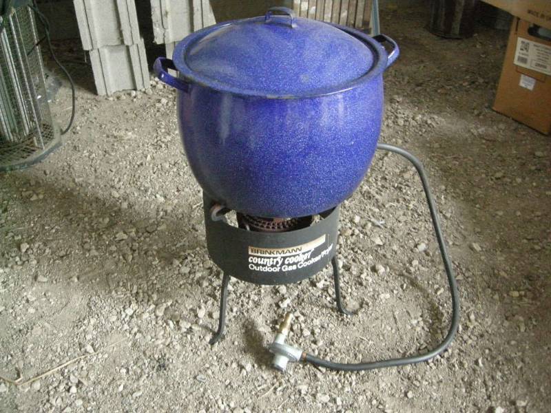 lot 138 image: Propane Cooker and Pot