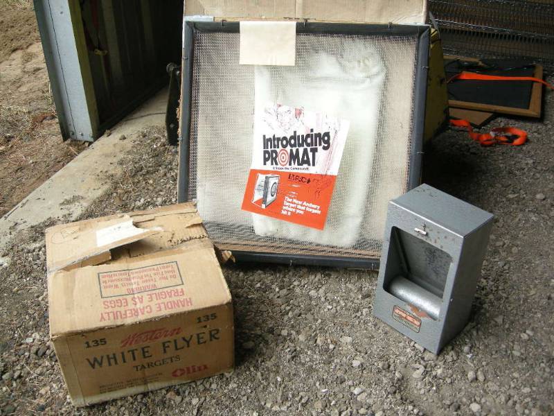lot 142 image: Vintage Sheridan Targetrap and Archery Target, Clay Pigeons