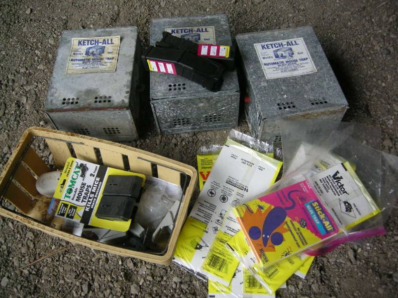 lot 144 image: Pest Control Traps