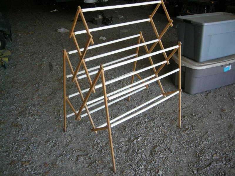 lot 48 image: Folding Drying Rack