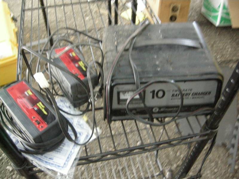 lot 177 image: 3 Battery Chargers