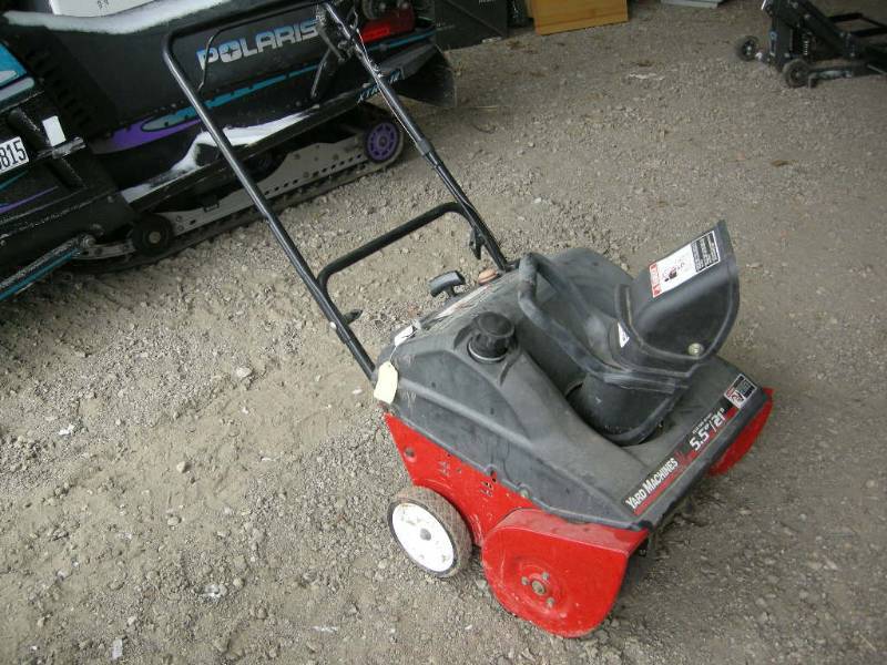 lot 6 image: Yard Machines Snowblower