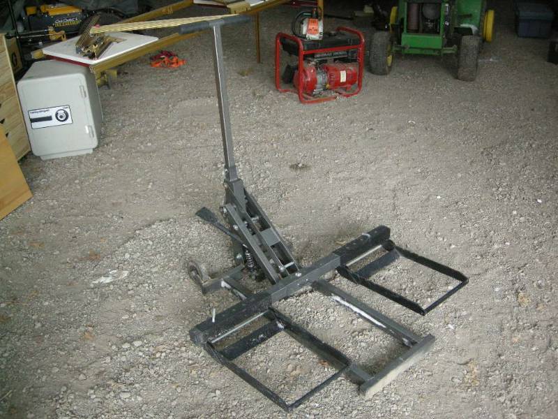 lot 5 image: Riding Mower - ATV Jack