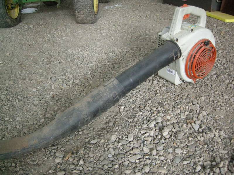 lot 4 image: Stihl Blower
