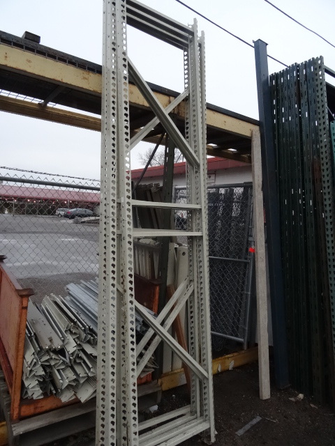 Pallet rack unit. 2 uprights 26 x 1...
