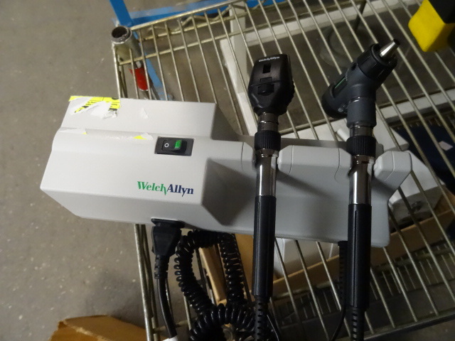 Welch Allyn Eye and ear check stati...