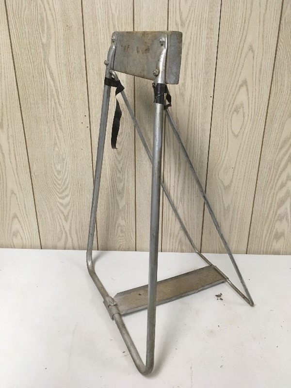 lot 21 image: Motor Stand