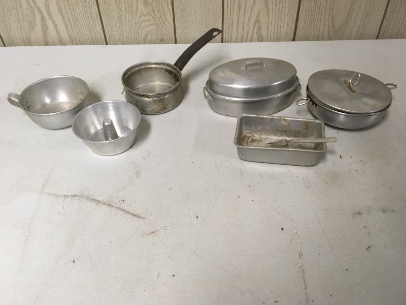 lot 19 image: Vintage Aluminum Toy Pots & Pans